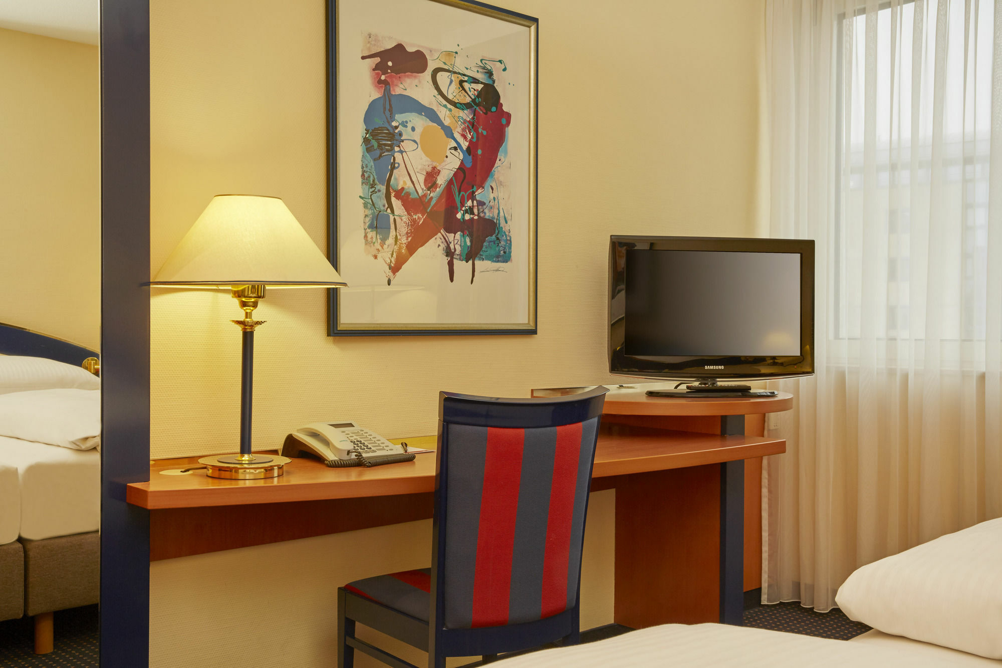 H4 Hotel 4*