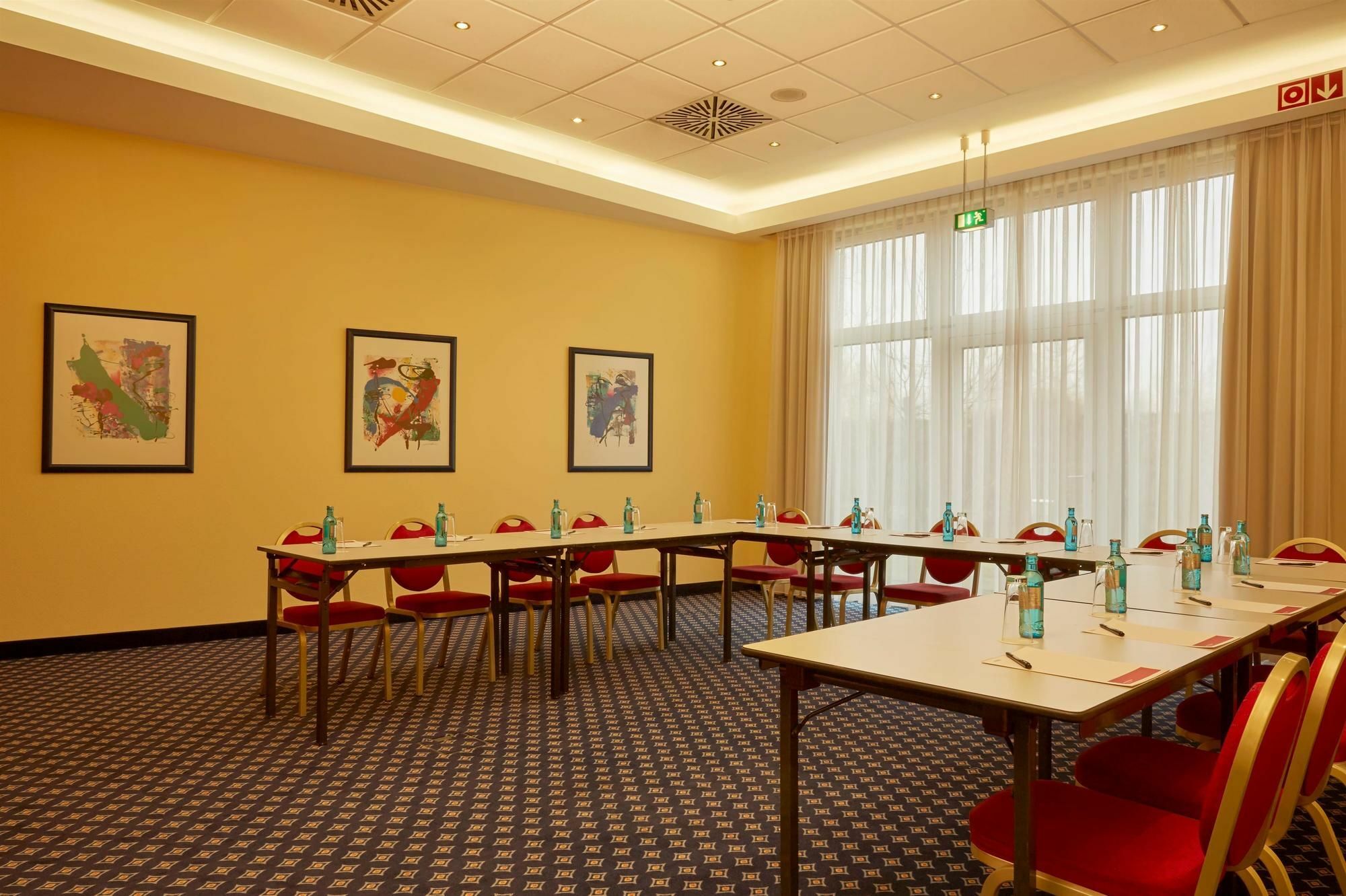 H4 Hotel 4*